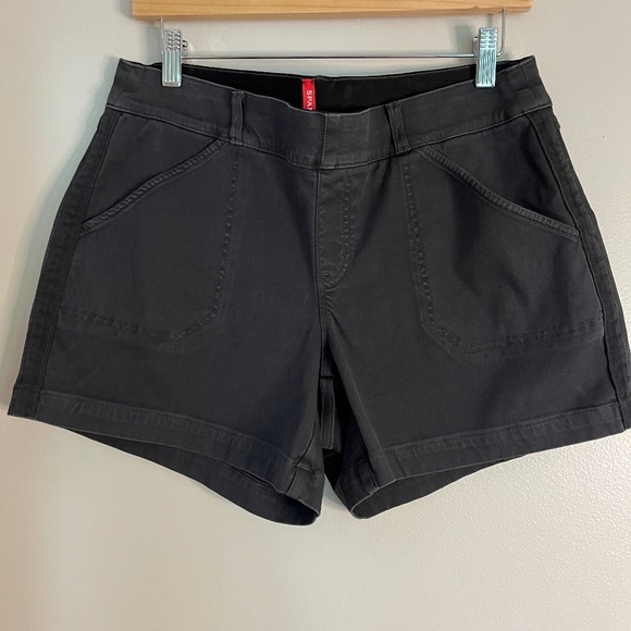 SPANX Stretch Twill Shorts in Washed Black Size Large - Picture 2 of 5
